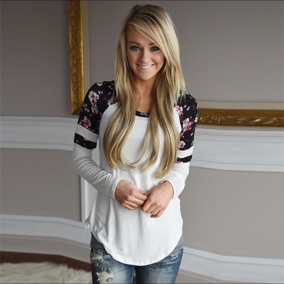 Tops - RATED 5🌟 NEW White Floral Long Sleeve Top